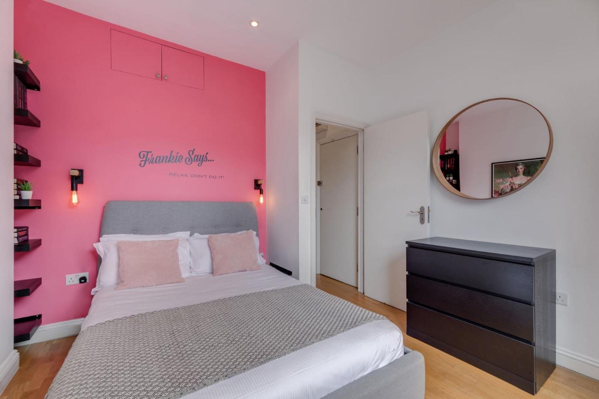 The Lipstick Palace - Fitzrovia - By Frankie Says London Exteriör bild